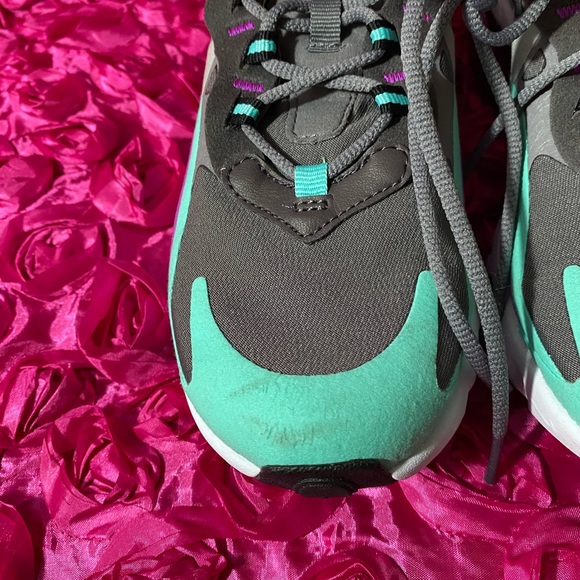 Nike Kids' Air Max 270 React - Picture 4 of 8